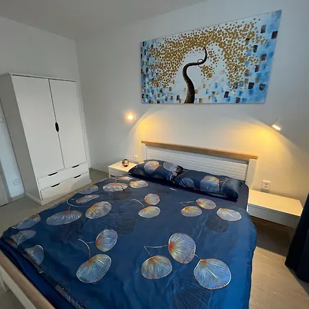 U Zamecke Zahrady Apartment *